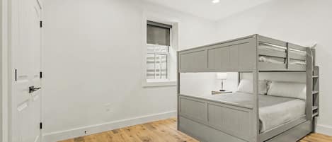 House (5 Bedrooms) | Property amenity