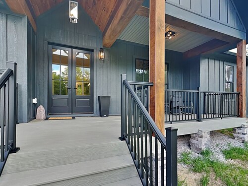 Holiday House by Taylor Made Deep Creek