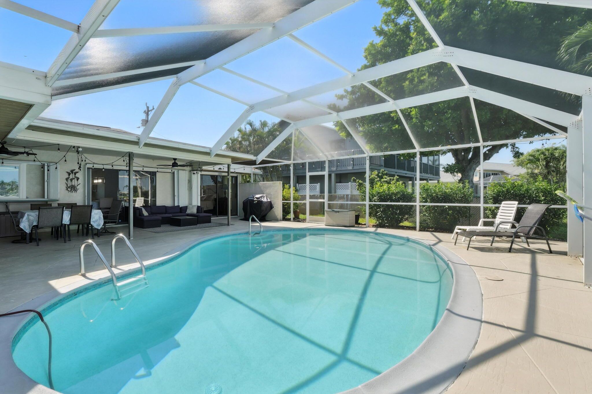 Piscina all'aperto, una piscina riscaldata