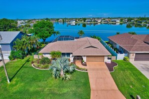 Exterior - Tropical pool & kayak fun, Cape Coral (Cape Coral)