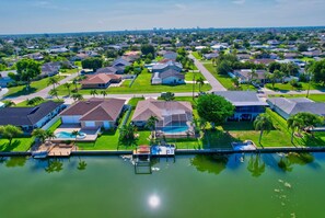 Exterior - Tropical pool & kayak fun, Cape Coral (Cape Coral)