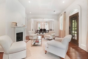 Smart TV, fireplace, stereo