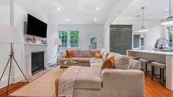 Smart TV, fireplace, stereo