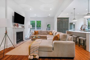Smart TV, fireplace, stereo