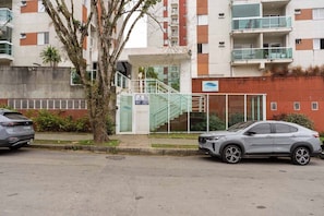 2 bedrooms - Apto c Piscina e Brinquedoteca a 400m da Praia (Guarujá)