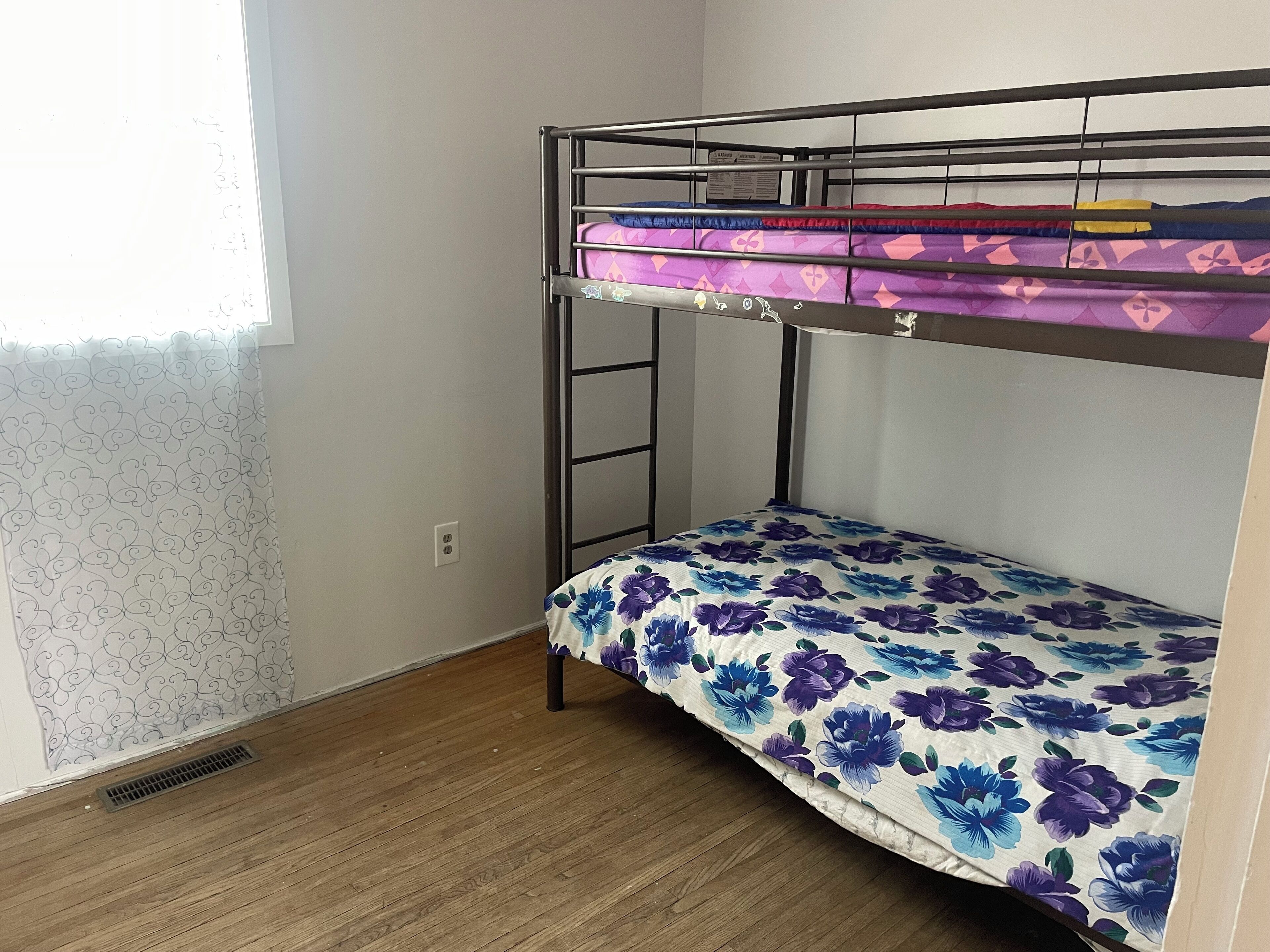 3 chambres, accès au Wi-Fi (inclus), literie fournie