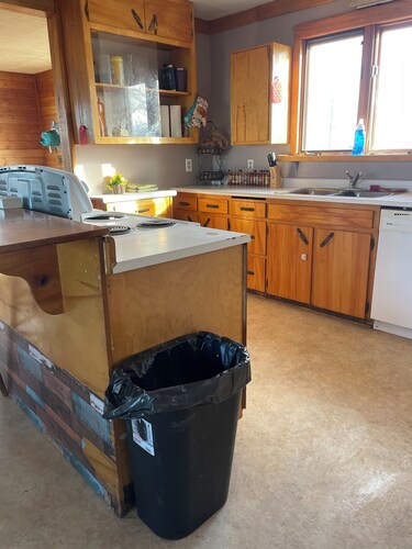 Ranch house between Zurich and Harlem hunting, hiking, & quiet.  Family friendly