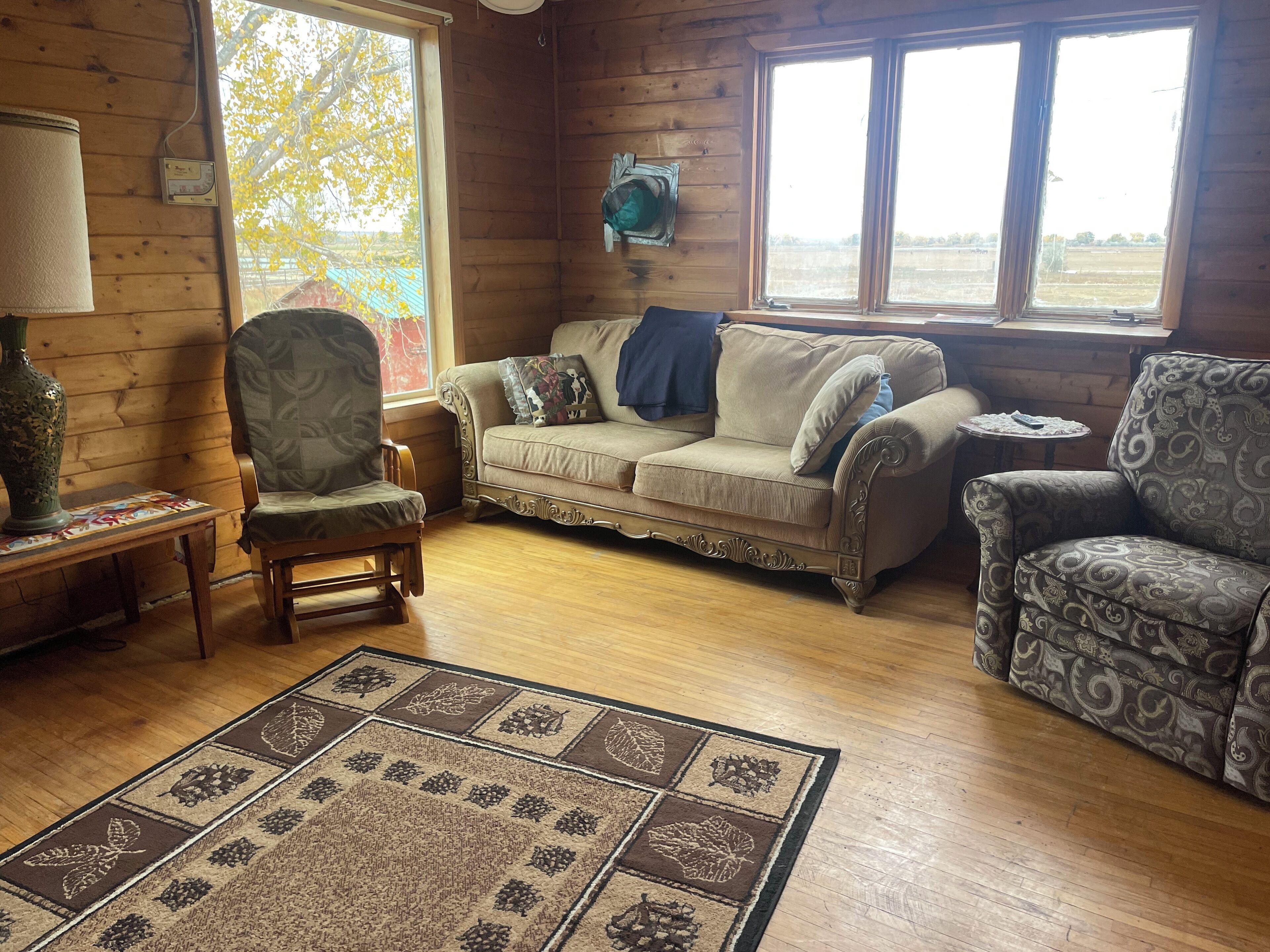 Smart TV, DVD player, books, video library