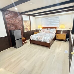 5 habitaciones, tabla de planchar con plancha, internet y ropa de cama 