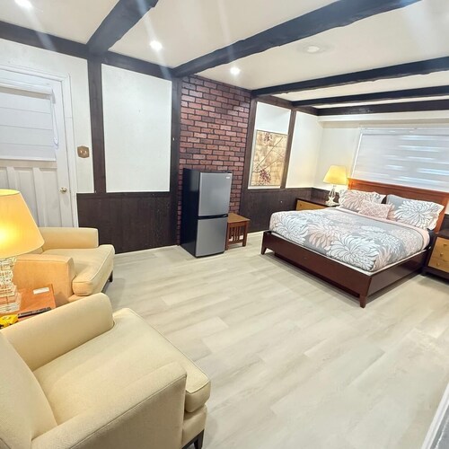 Entire 05 Bedroom House near YYZ