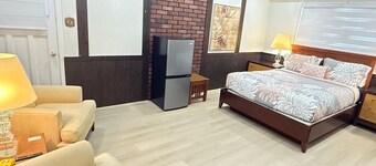 Entire 05 Bedroom House near YYZ