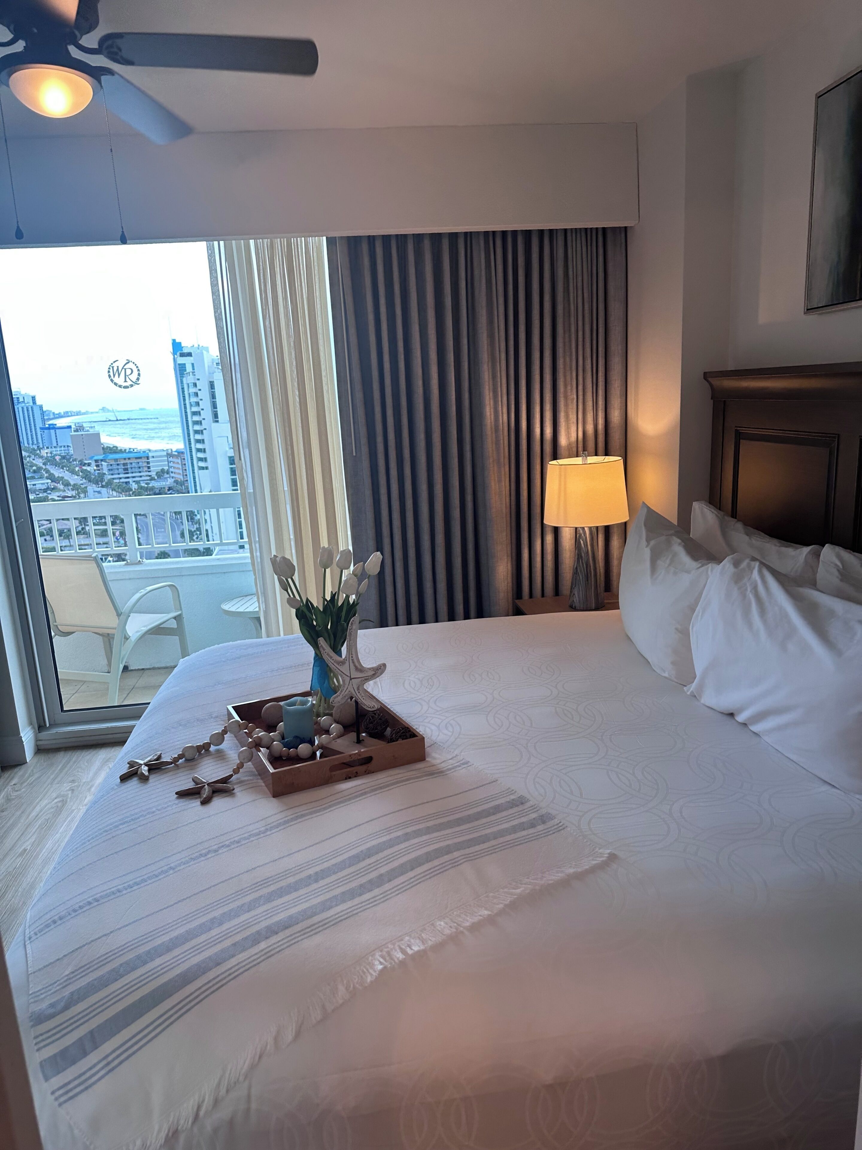 1 dormitorio, tabla de planchar con plancha, wifi y ropa de cama