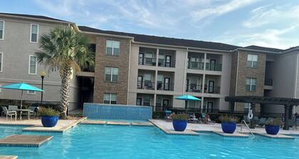 Charming 2-bedroom apartment with AC, fitness room in The Woodlands