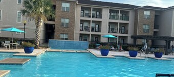 Charming 2-bedroom apartment with AC, fitness room in The Woodlands