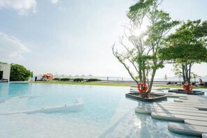 Outdoor pool - Residence by Hello Pattaya at Veranda (Sattahip)