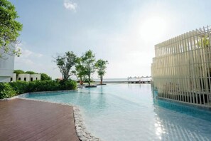 Outdoor pool - Residence by Hello Pattaya at Veranda (Sattahip)