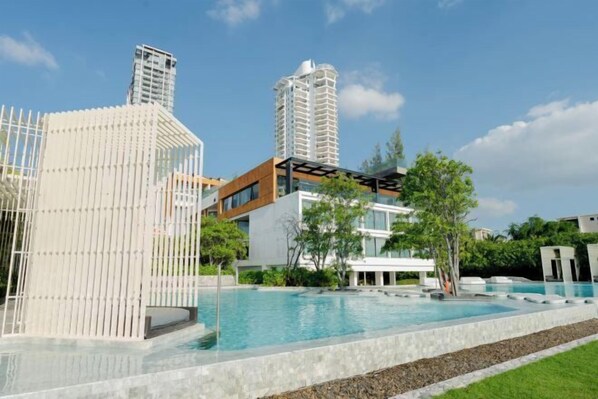 Outdoor pool - Residence by Hello Pattaya at Veranda (Sattahip)