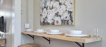 New Charming 2-bedroom cottage with Patio in Downtown Waterloo