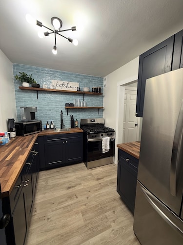 2-bedroom condo in Athens walking distance to Sanford and Five points