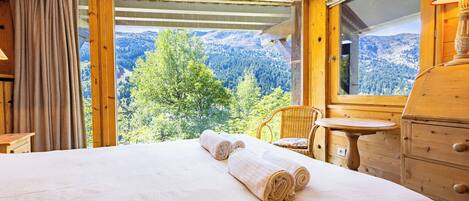 2 عدّة غرف نوم وواي فاي وملاءات أسرّة