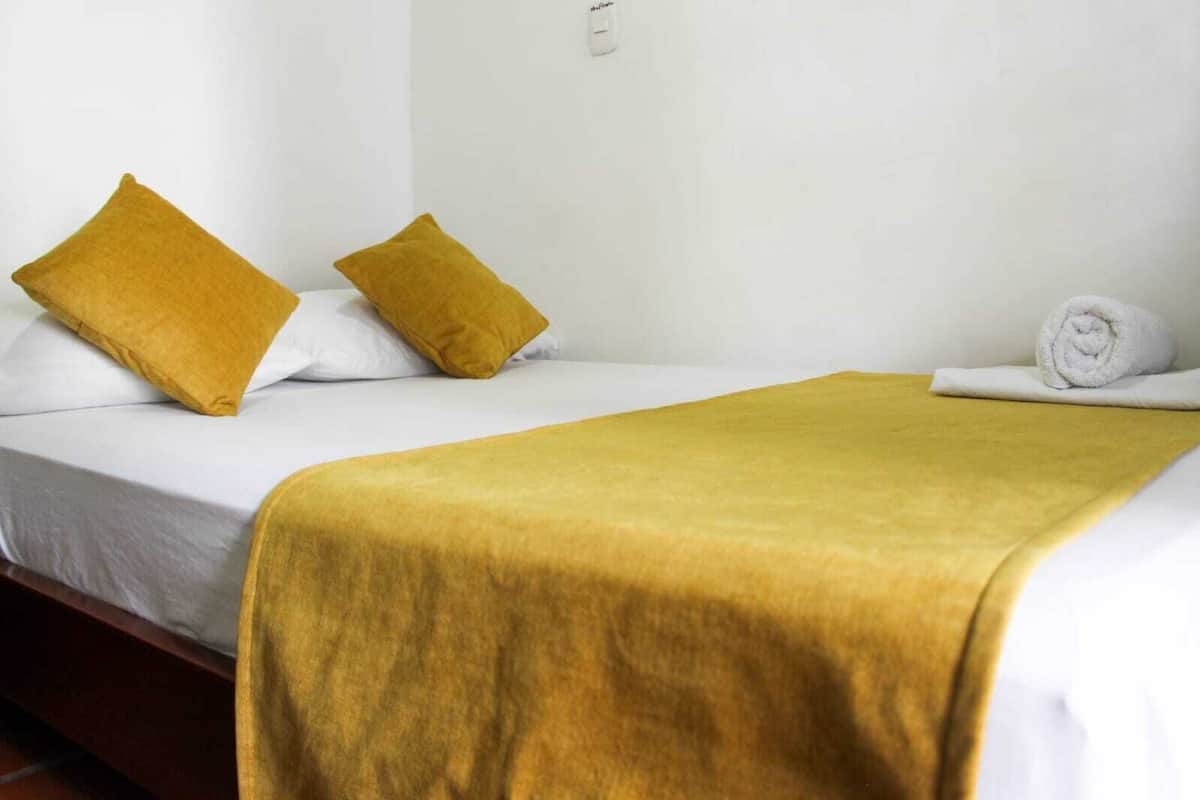 Traditional Single Room | WiFi, bed sheets, wheelchair access