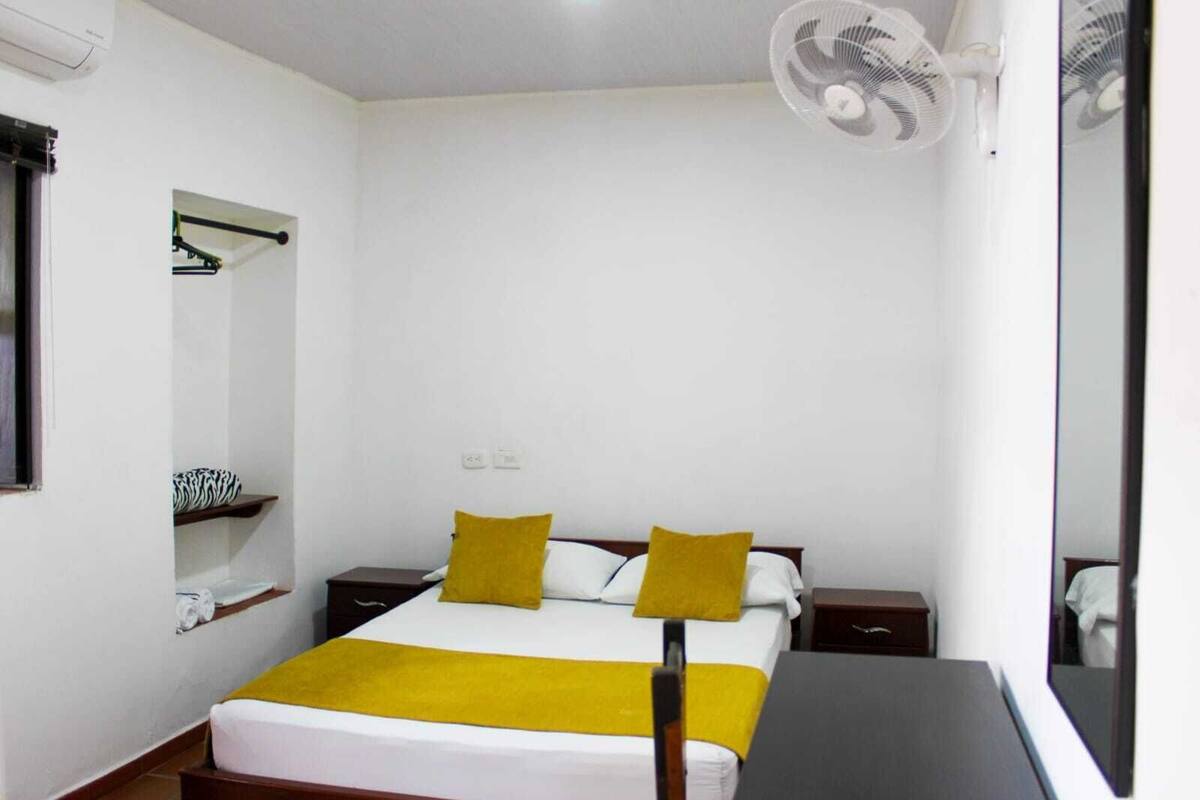 Habitació doble tradicional | Wifi, roba de llit i habitacions accessibles amb cadira de rodes