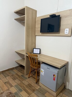 Standard Twin Room, Courtyard View | Desk, laptop workspace, free WiFi