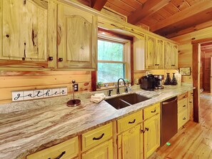 House (4 Bedrooms) | Property amenity