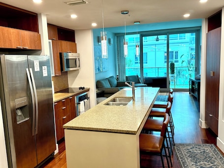 Interior. Luxury 2BR/2BA Channelside Condo- Pool, Sauna, Gym + Balcony