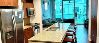 Luxury 2BR/2BA Channelside Condo- Pool, Sauna, Gym + Balcony