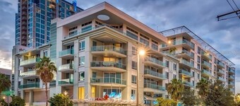 Luxury 2BR/2BA Channelside Condo- Pool, Sauna, Gym + Balcony