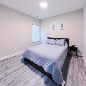 Iron/ironing board, internet, bed sheets