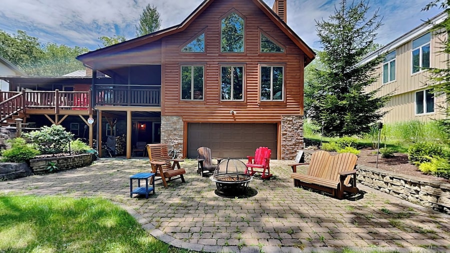 Crow's Point Lakehouse