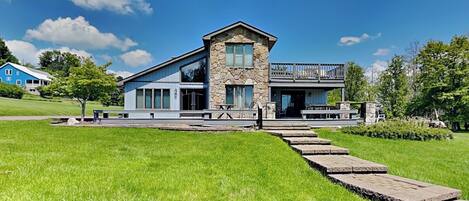 House (3 Bedrooms) | Exterior