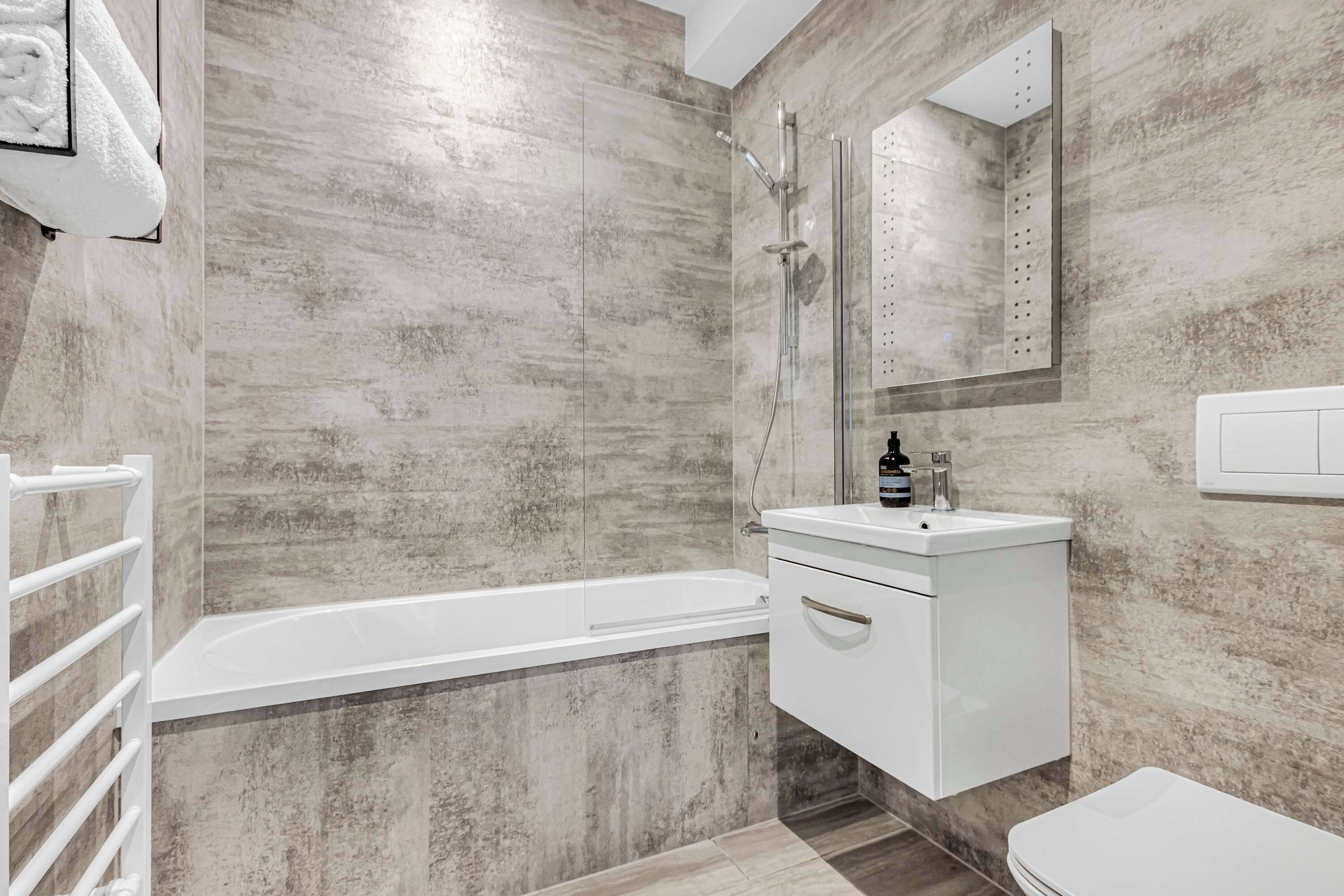 Shower, hair dryer, towels
