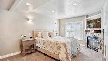 4 slaapkamers, een strijkplank/strijkijzer, reisbedje, gratis wifi