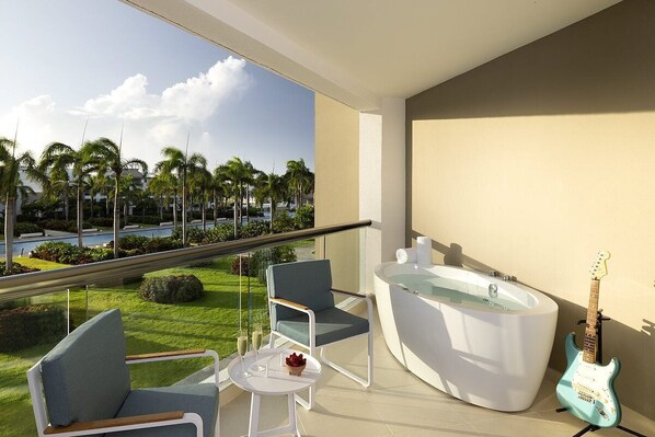 Bain à remous extérieur