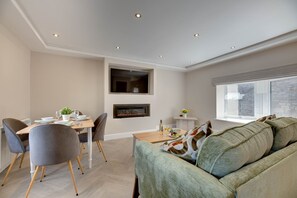 Dining - Modern stone cottage just 20 meters from the beach in Seahouses (Northumberland)