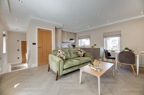 Living area - Modern stone cottage just 20 meters from the beach in Seahouses (Northumberland)