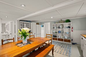 Dining - Walnut Cottage – Sleeps 6, Walk to Lake (Wānaka)