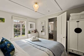 3 bedrooms, iron/ironing board, WiFi, bed sheets - Walnut Cottage - Sleeps 6, Walk to Lake (Wānaka)