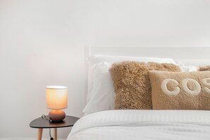 1 habitación, tabla de planchar con plancha, wifi y ropa de cama 