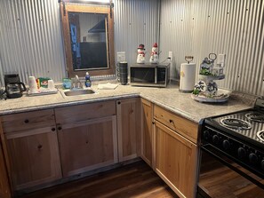 Cabin, 2 Queen Beds, Kitchenette | Private kitchen | Coffee/tea maker - Lincoln Lodge (Hodgenville)