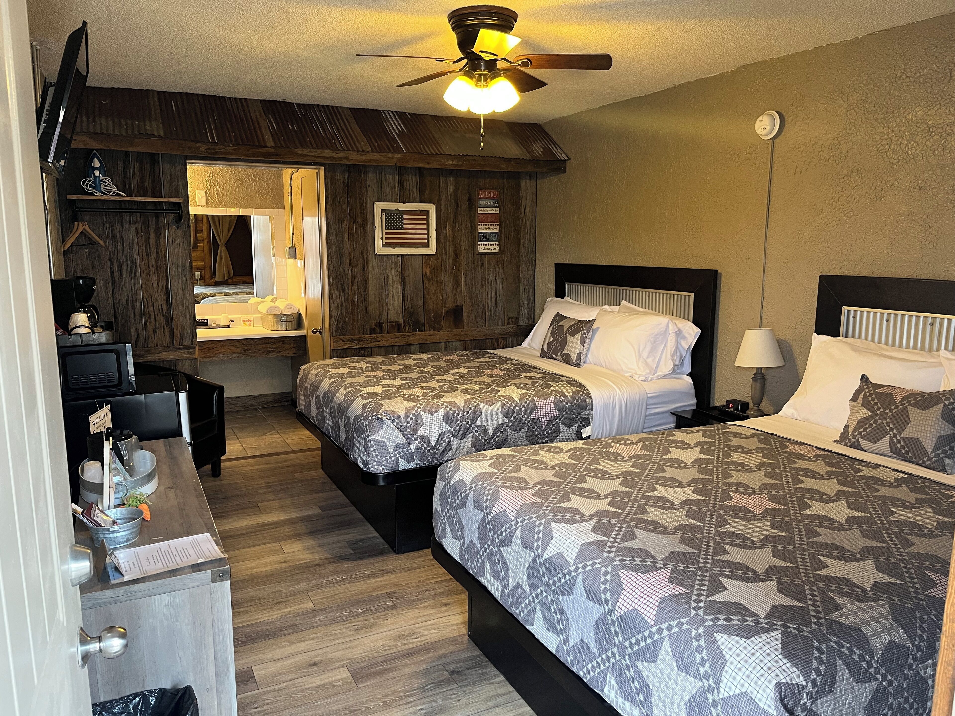 Værelse - 2 queensize-senge | Gratis Wi-Fi, sengetøj