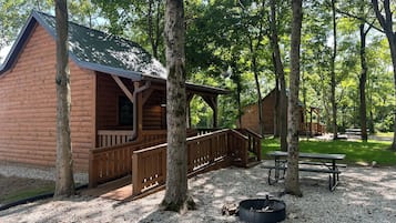 Cabin, 2 Queen Beds, Kitchenette