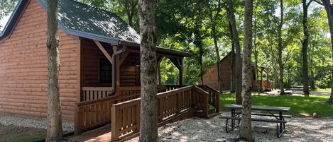 Mökki, 2 keskisuurta parisänkyä, keittotila | Ilmainen Wi-Fi, vuodevaatteet