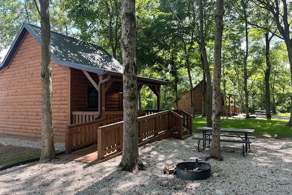 Mökki, 2 keskisuurta parisänkyä, keittotila | Ilmainen Wi-Fi, vuodevaatteet