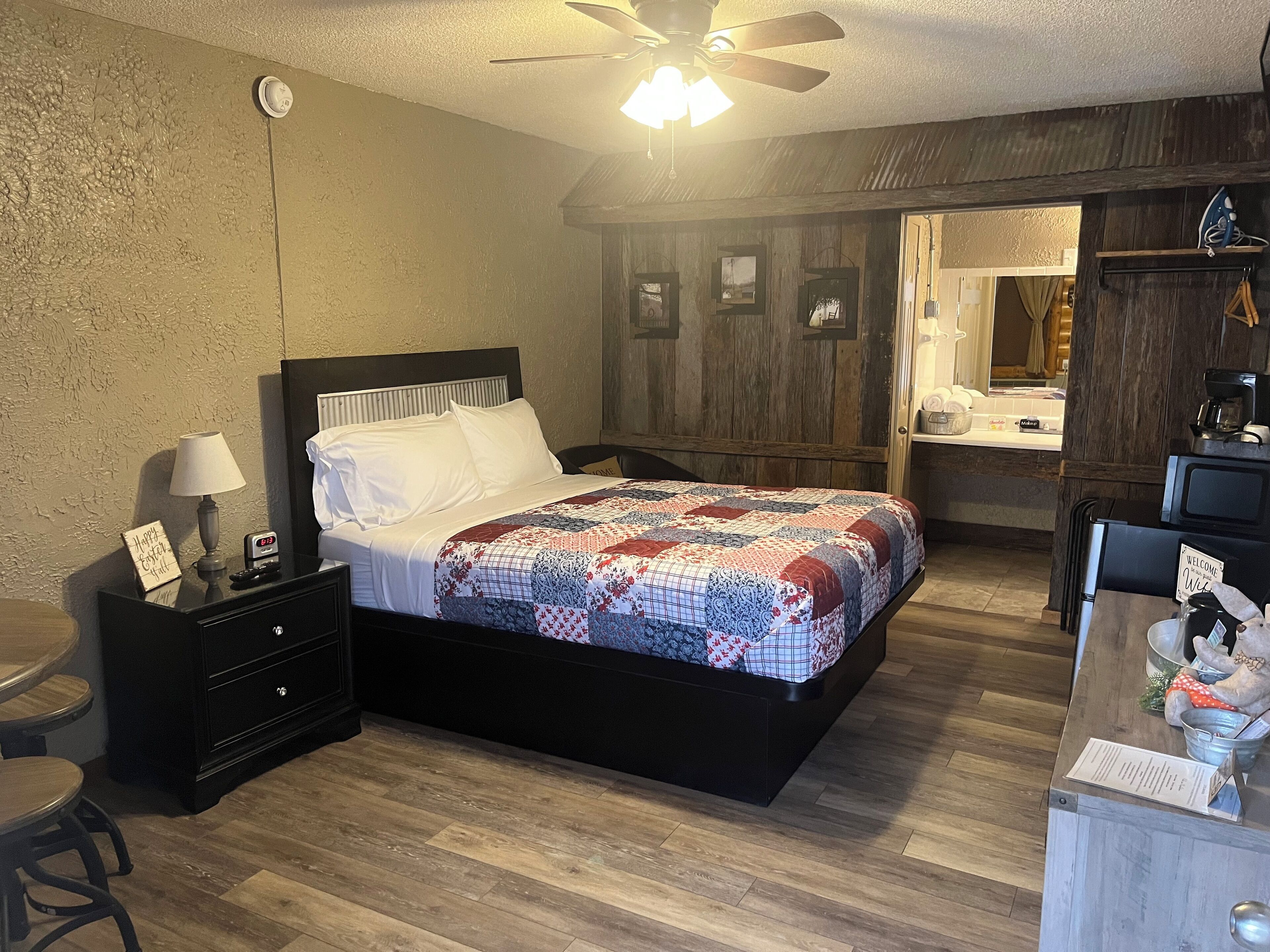 Værelse - 1 queensize-seng | Gratis Wi-Fi, sengetøj