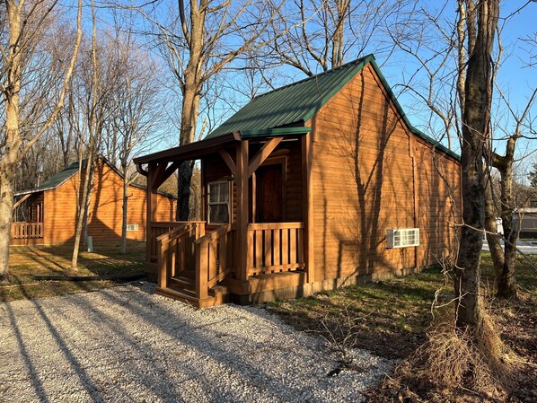 Cabin, 1 Double Bed | Free WiFi, bed sheets - Lincoln Lodge (Hodgenville)