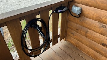 Electric vehicle charging station